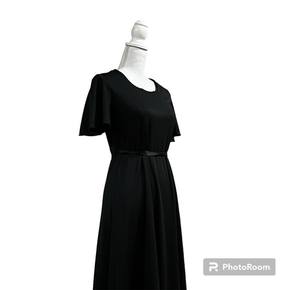 Elegant Choir modest floorlength gown with flowy bell sleeves and ribbon - Picture 3 of 15